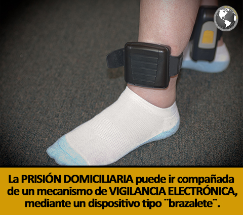 Hombre con brazalete de prisión domiciliaria