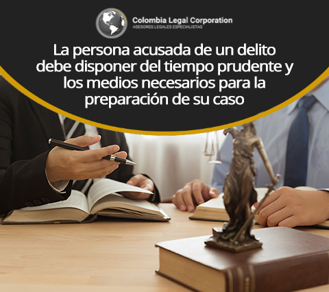Abogado de Defensa en Bogotá Asesorando a Cliente